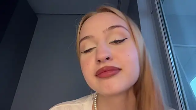 SexyLuxymur stripchat live cam model