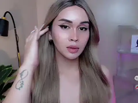 AlodiaOfCums stripchat live cam model