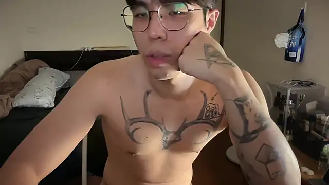 Zuii_310 stripchat live cam model