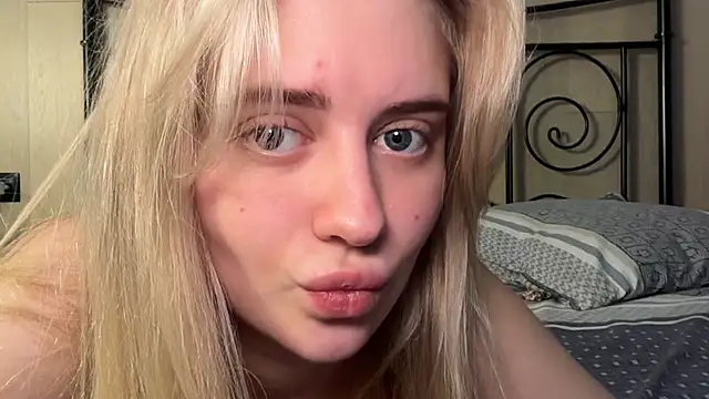 RadiantBliss stripchat live cam model