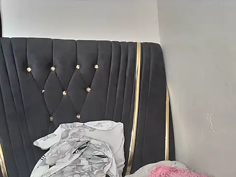 sexyleah25 stripchat live cam model