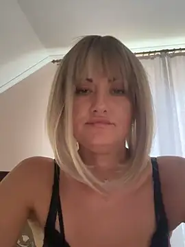 LunaFoxs stripchat live cam model
