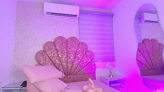vale_arias stripchat live cam model