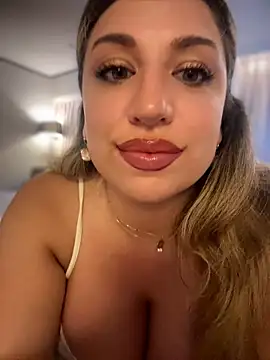 miamellycious stripchat live cam model