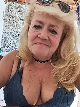 Belladama61 stripchat live cam model