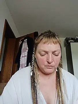 LiluLiluLilu stripchat live cam model
