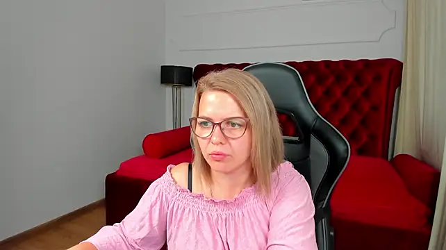 AdeleRavelle stripchat live cam model