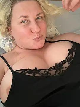 VioAsh stripchat live cam model
