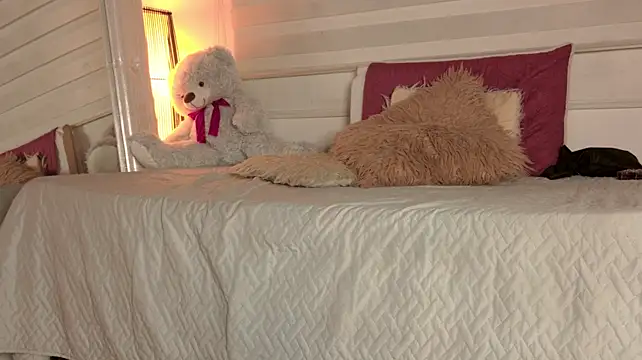 eva-slim- stripchat live cam model