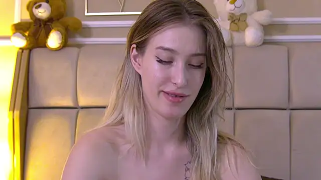 SerenaBennet stripchat live cam model