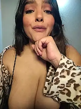 LucianaMadison stripchat live cam model