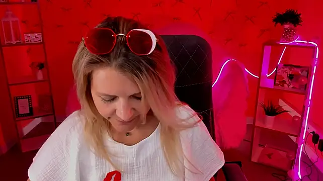 NicoleHitman stripchat live cam model