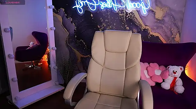TinyNatalie stripchat live cam model