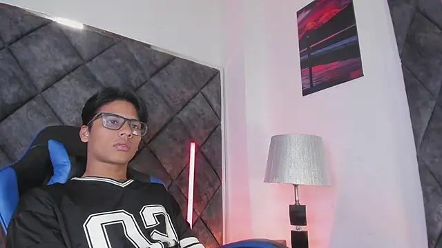 LiamKron stripchat live cam model