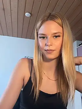 YoungGermanKiki18 stripchat live cam model