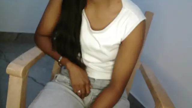 rossydarlingg stripchat live cam model