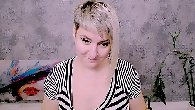 Djullia stripchat live cam model
