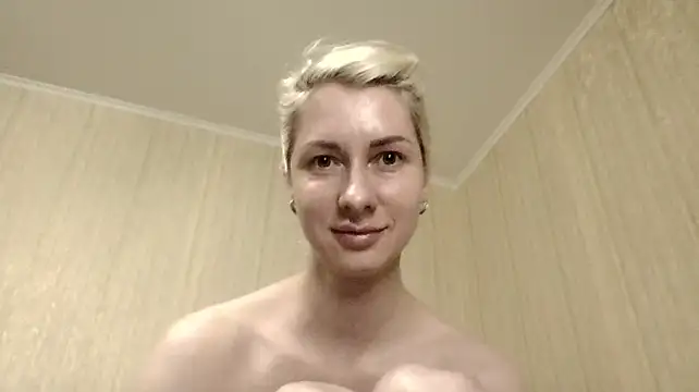 BlondieOnline_ stripchat live cam model