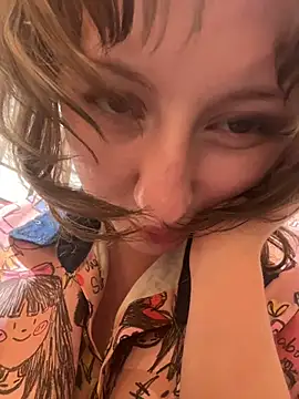 RonnieKiss stripchat live cam model