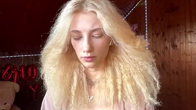 GlyndaMccannon stripchat live cam model