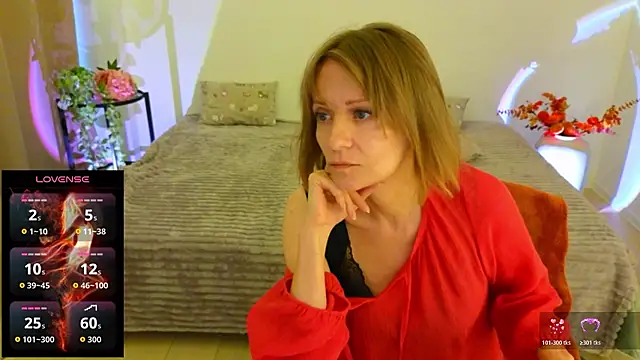 LianaNova stripchat live cam model
