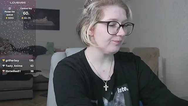 LesiaOxxi stripchat live cam model