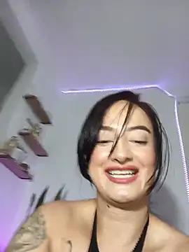 auroraa_milan stripchat live cam model