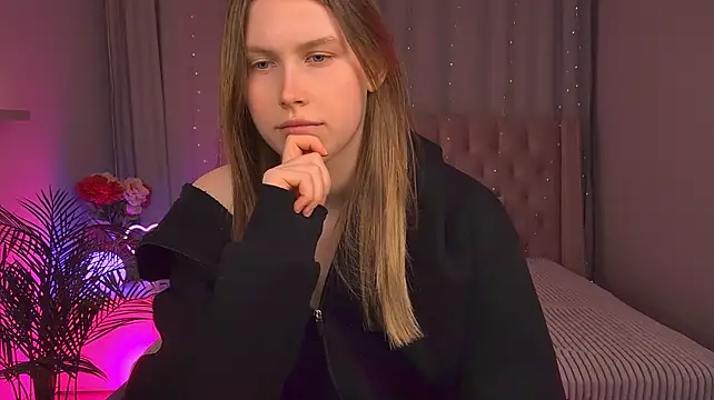 MelissaLowson stripchat live cam model