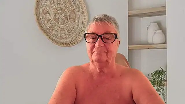Mystery-Grandmother stripchat live cam model