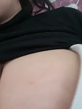 Luzz12 stripchat live cam model