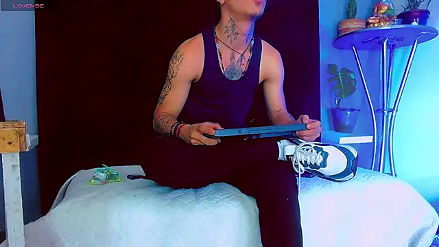 HannibalLester stripchat live cam model