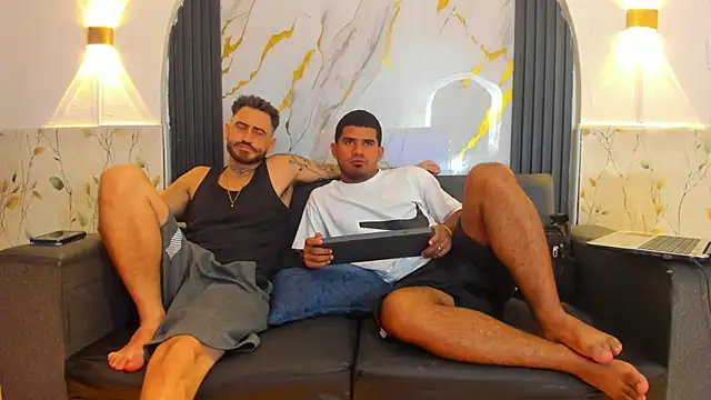 Latins_on_fire stripchat live cam model