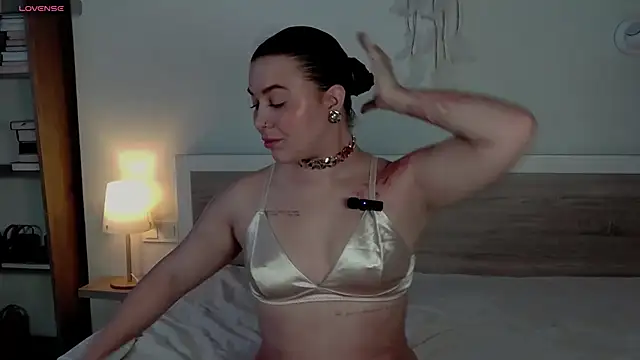 HermioneMoon stripchat live cam model