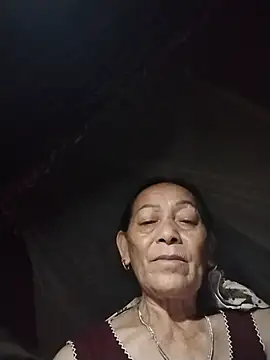mouth22 stripchat live cam model