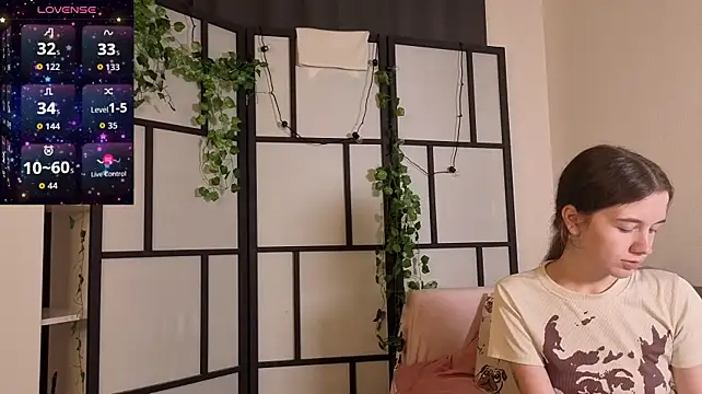 MyrtaMcclaney stripchat live cam model