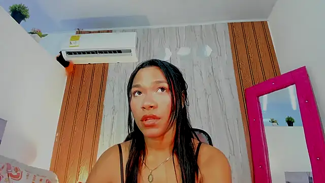 Aratnzacute stripchat live cam model