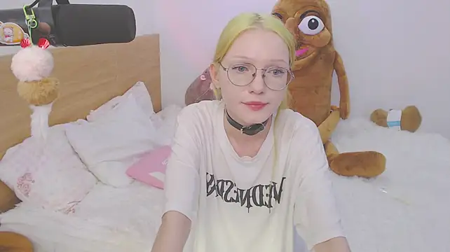 blush stripchat live cam model