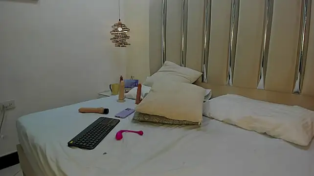 VioletR_osse stripchat live cam model
