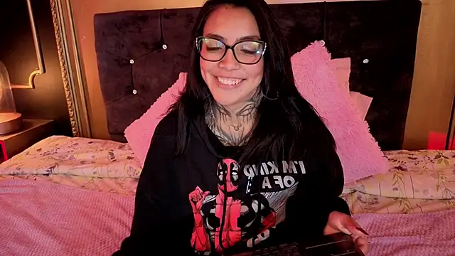 Gahia_Thompson stripchat live cam model