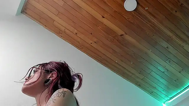 Sara_Red_X1 stripchat live cam model