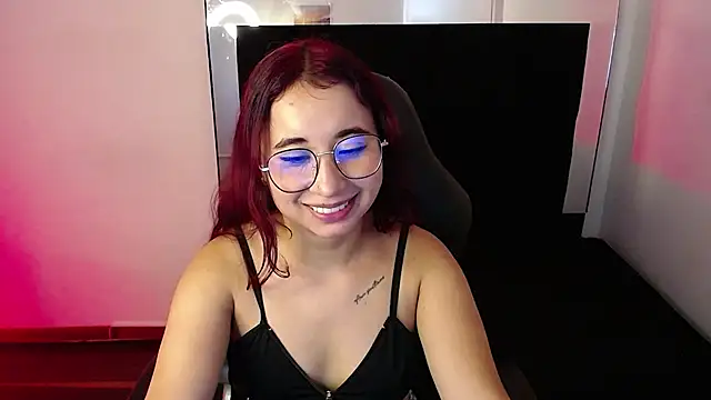 Lyrarose__ stripchat live cam model