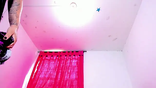 KarlyeKloss stripchat live cam model