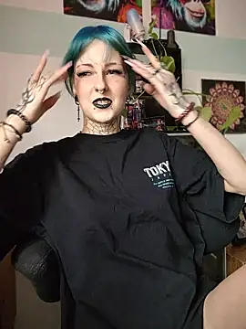 Smokaxhontas stripchat live cam model