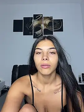 Crissdesire stripchat live cam model