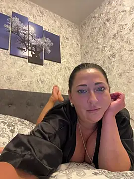 ksuha11 stripchat live cam model