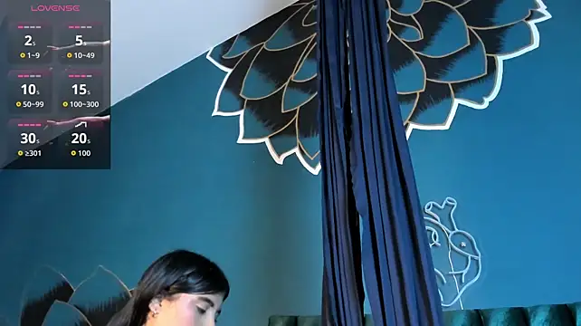 Alessiajames stripchat live cam model