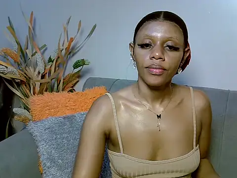 Prettyglam stripchat live cam model