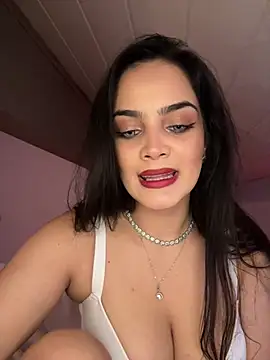 LunnaVey stripchat live cam model