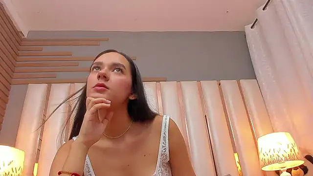 EmmyCruzZ stripchat live cam model