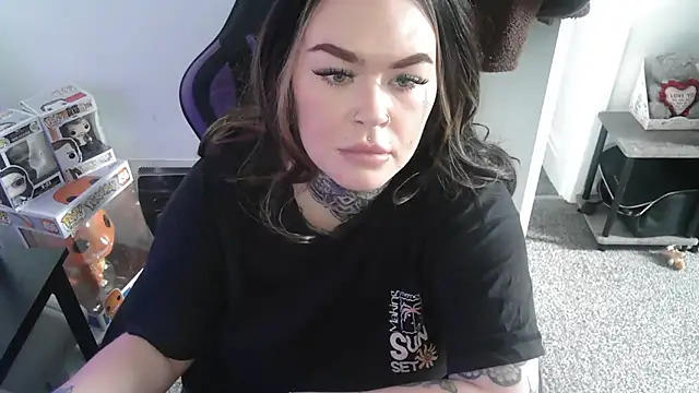 Skyenoirx stripchat live cam model